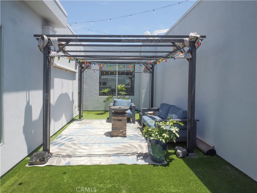 Tucked away in South Redondo, One South is a luxury - photo 20