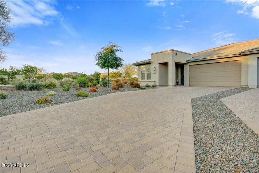 SPECTECULAR VIEWS &amp; CORNER HOMESITE! This BEAUTIFULLY UPGRADED - photo 27