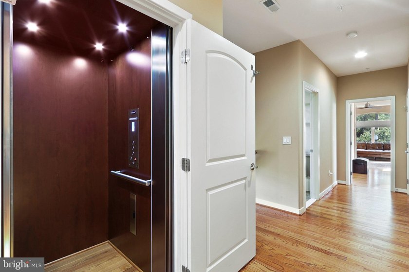 Welcome to one of the most captivating lakefront residences - photo 34