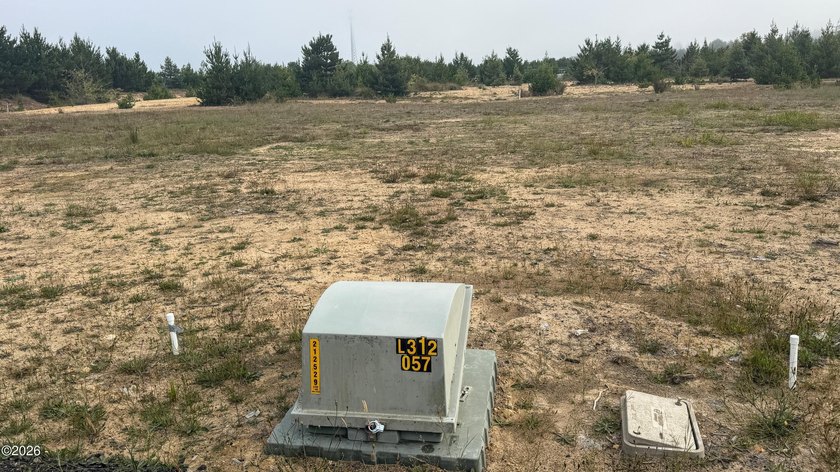 Affordable, generously sized lot zoned I-P Planned Industrial - photo 6