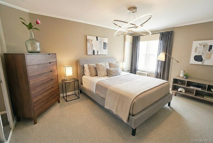Rarely Available High-Floor 2-Bedroom in Prime Forest Hills - photo 6