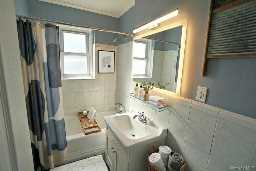 Rarely Available High-Floor 2-Bedroom in Prime Forest Hills - photo 8