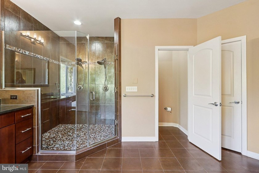 Welcome to one of the most captivating lakefront residences - photo 50
