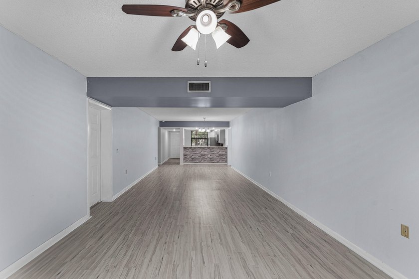 Beautiful and spacious 2 bdrms, 2baths apartment in the - photo 21