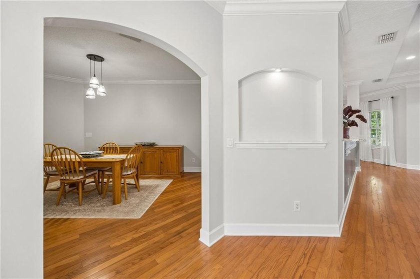 This thoughtfully designed home offers exceptional flexibility - photo 6