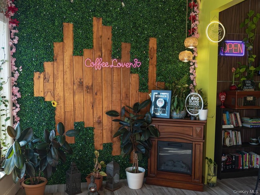 Vida Coffee Shop - Turn-Key Award-Winning Cafe. PRIME LOCATION - photo 8