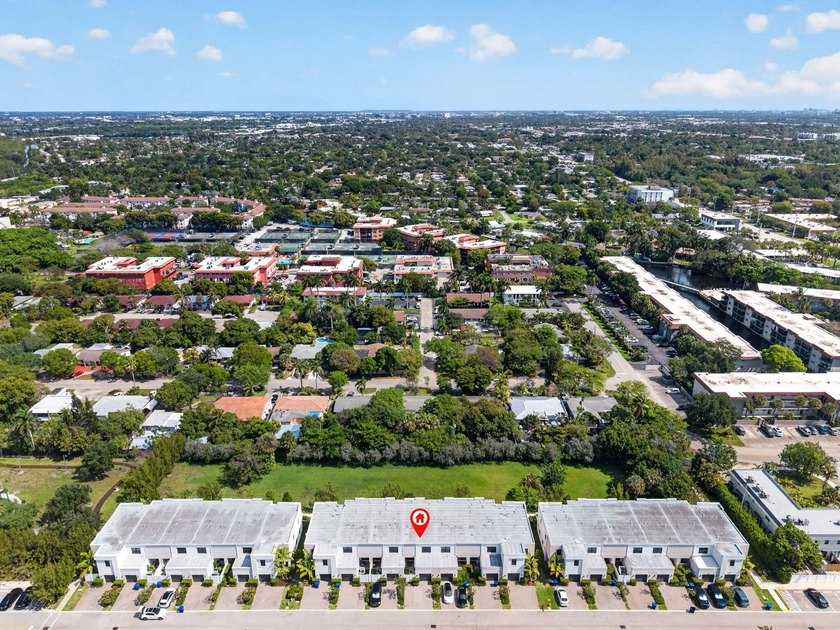 Welcome to this stunning and highly sought-after residence - photo 26