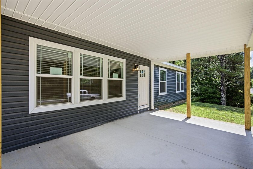 Brand new construction on nearly half an acre in Spring City - photo 6