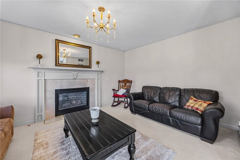 Welcome to this beautifully maintained Contemporary Colonial in - photo 17