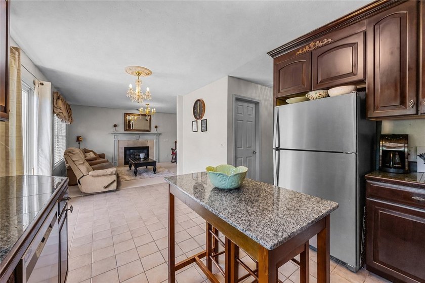 Welcome to this beautifully maintained Contemporary Colonial in - photo 19
