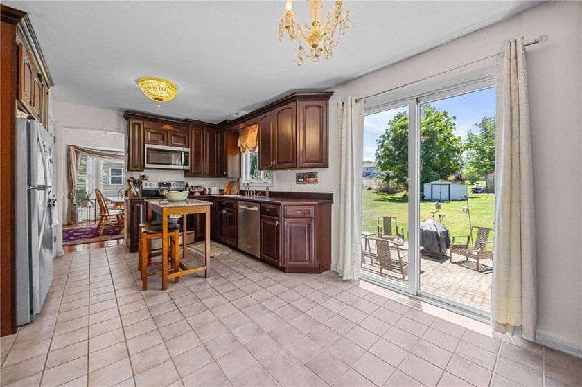 Welcome to this beautifully maintained Contemporary Colonial in - photo 20