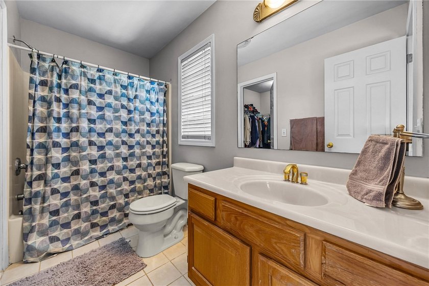 Welcome to this beautifully maintained Contemporary Colonial in - photo 23