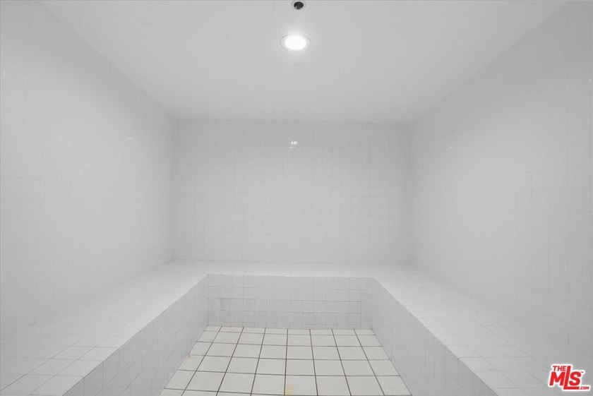 Welcome to Indigo, ideally located in the heart of the Marina - photo 27