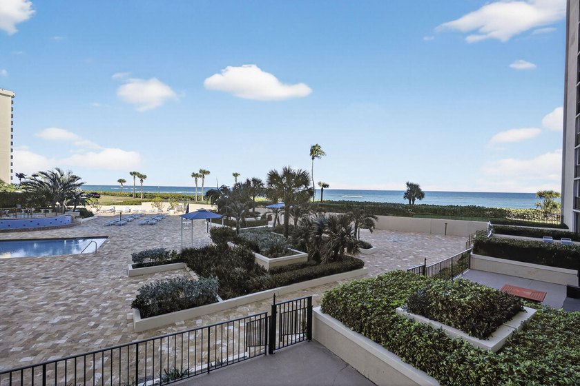 Turn this condo into your own coastal haven. This 2 bedroom / 2 - photo 2