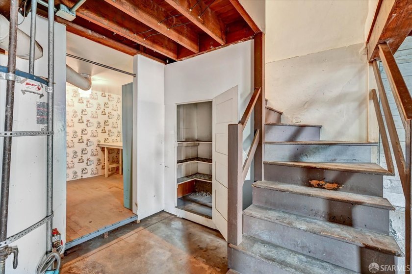 Major fixer upper. Great opportunity to restore this classic - photo 14