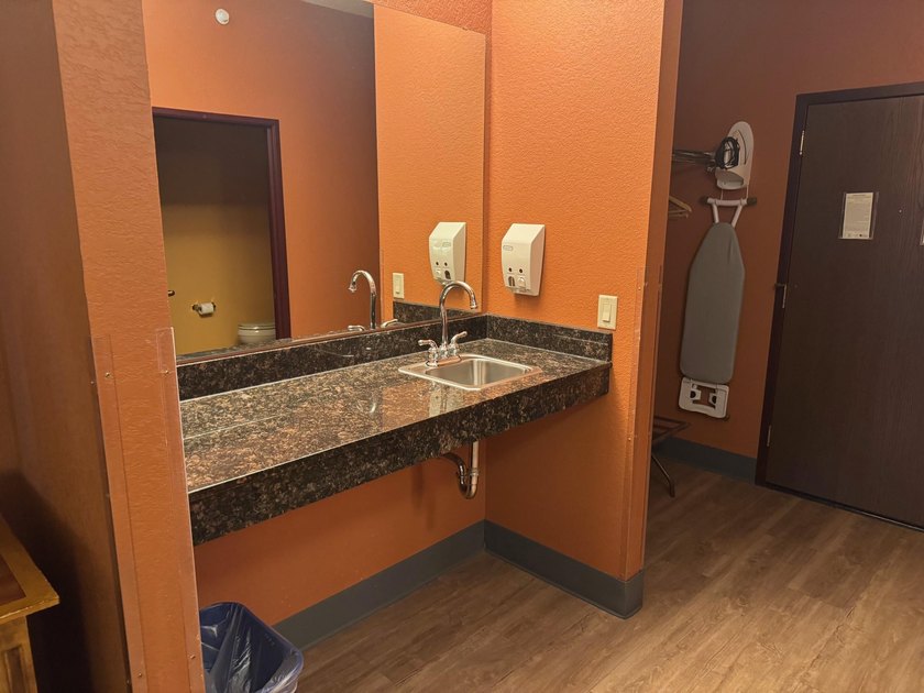 Chula Vista Studio units in this building rarely come available; - photo 16