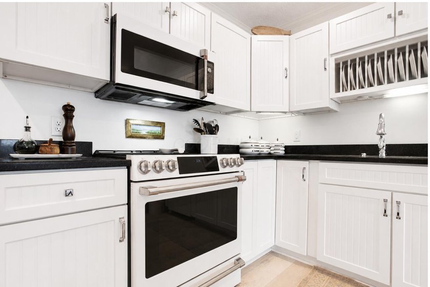 Showings begin, Friday, July 17th. Beautifully remodeled Apple - photo 22