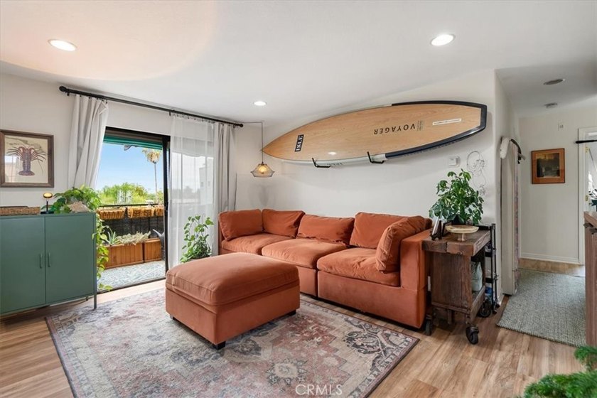 Welcome to 1509 Stanley Ave, Unit 304-a beautifully renovated - photo 2