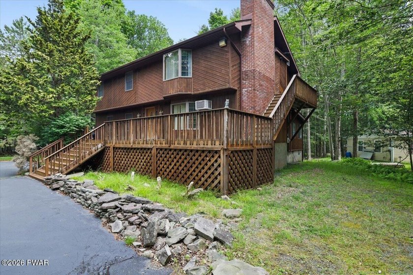 Welcome to this spacious and versatile 5-bedroom, 2-bath home - photo 4