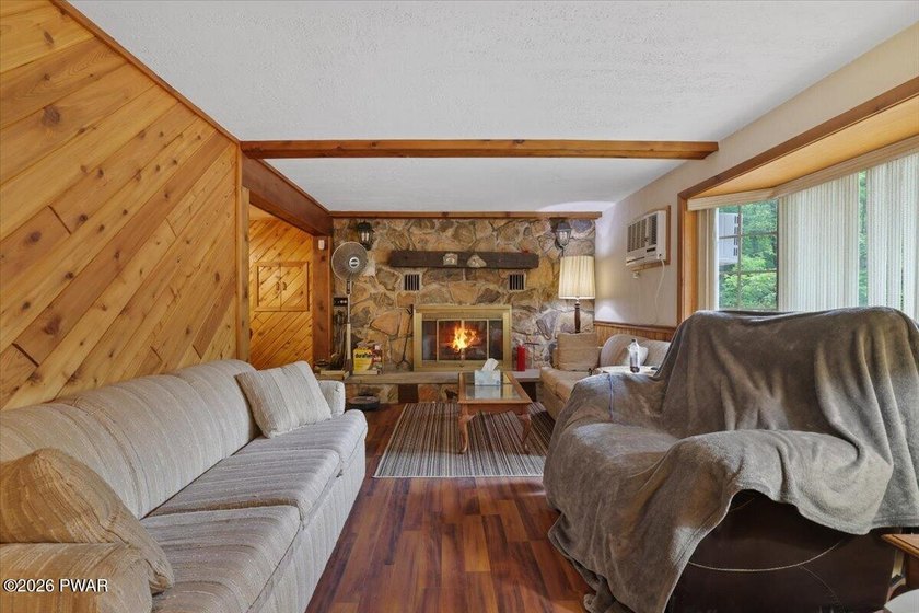 Welcome to this spacious and versatile 5-bedroom, 2-bath home - photo 6