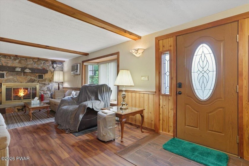 Welcome to this spacious and versatile 5-bedroom, 2-bath home - photo 8