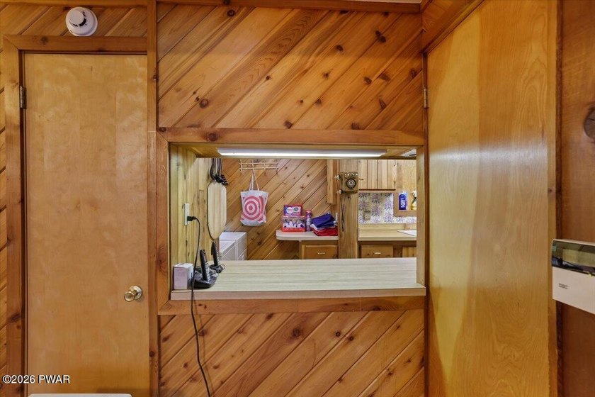 Welcome to this spacious and versatile 5-bedroom, 2-bath home - photo 10