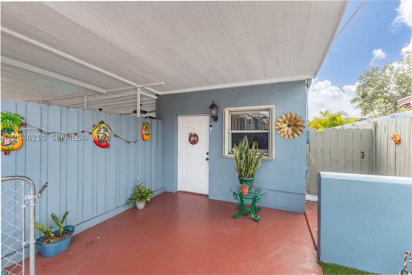 Stunning location! This duplex is a hidden gem, perfectly - photo 15