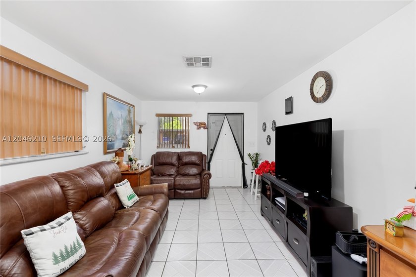 Stunning location! This duplex is a hidden gem, perfectly - photo 29