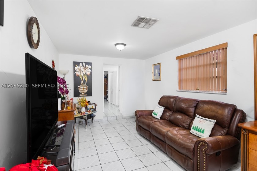Stunning location! This duplex is a hidden gem, perfectly - photo 31
