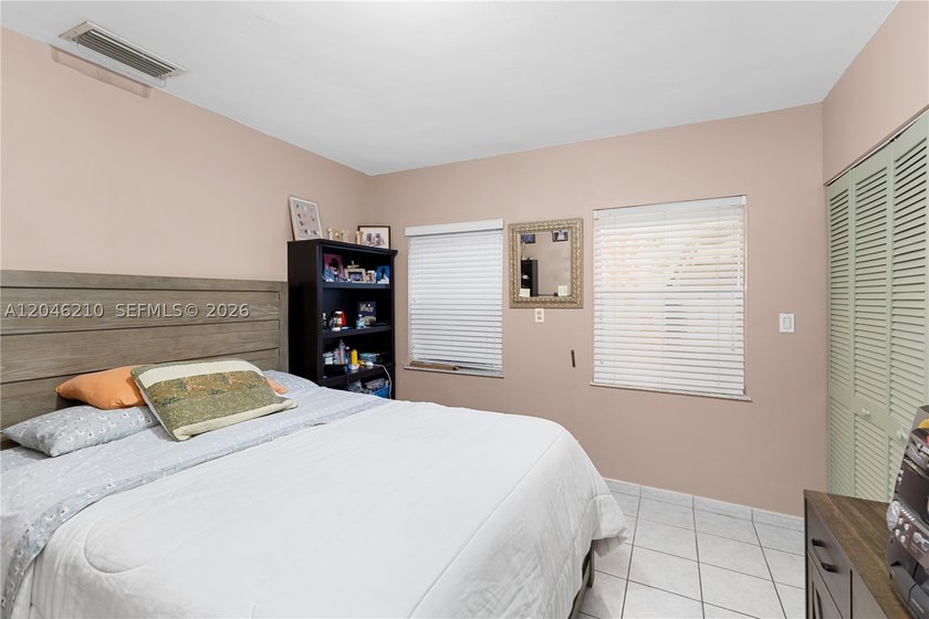 Stunning location! This duplex is a hidden gem, perfectly - photo 33