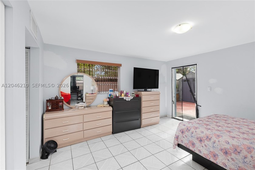 Stunning location! This duplex is a hidden gem, perfectly - photo 35