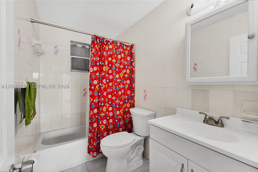 Stunning location! This duplex is a hidden gem, perfectly - photo 36