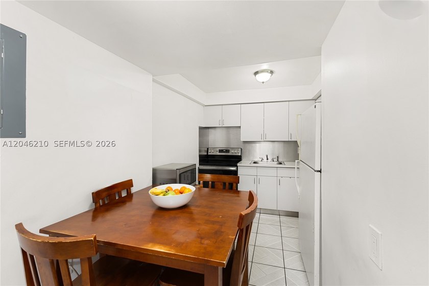 Stunning location! This duplex is a hidden gem, perfectly - photo 42