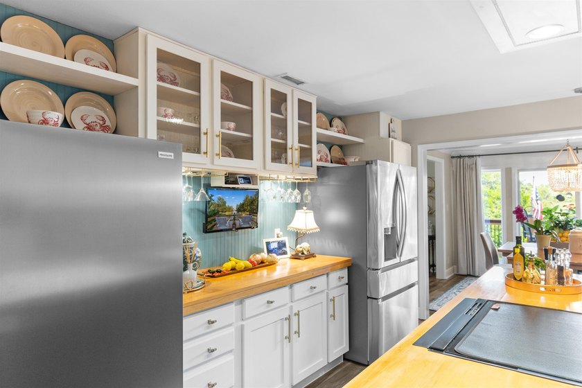 Make sure to watch the virtual tour! Set on the creek with your - photo 14