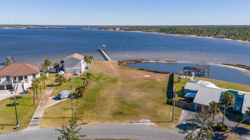 A rare stretch of North Bay shoreline sets the stage for - photo 18
