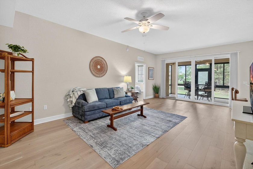 Welcome to this beautifully updated 3-bedroom, 2.5-bath corner - photo 6