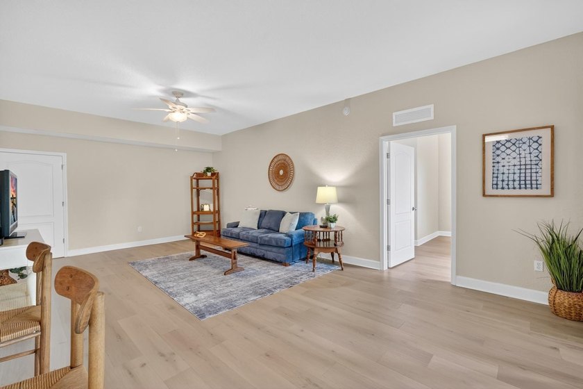 Welcome to this beautifully updated 3-bedroom, 2.5-bath corner - photo 8