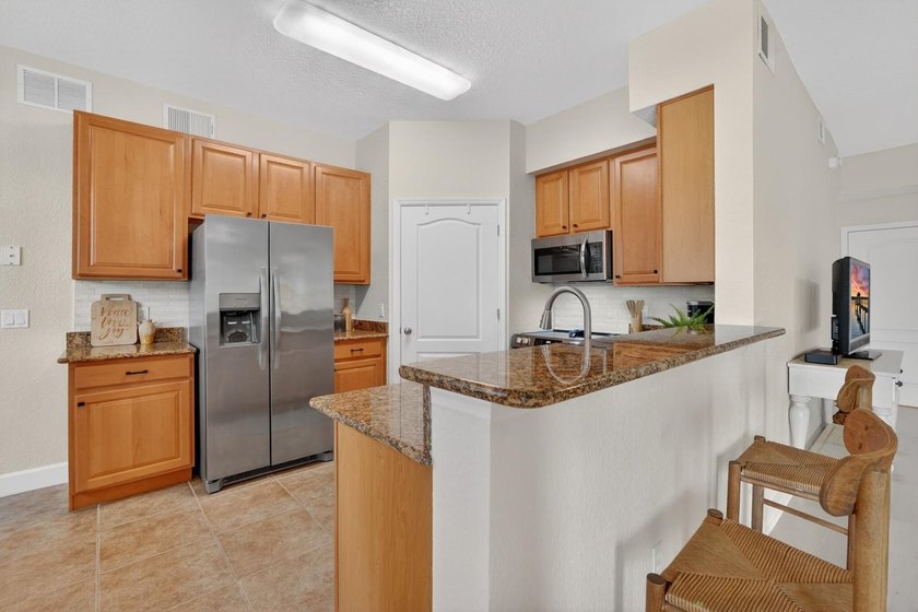 Welcome to this beautifully updated 3-bedroom, 2.5-bath corner - photo 10