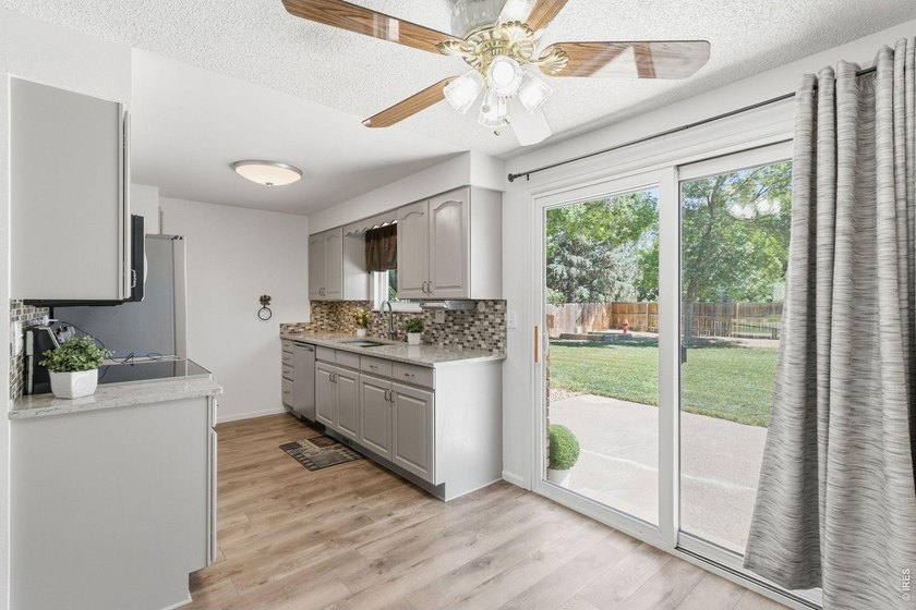 No HOA, No Metro! Pride of ownership shines in this - photo 6