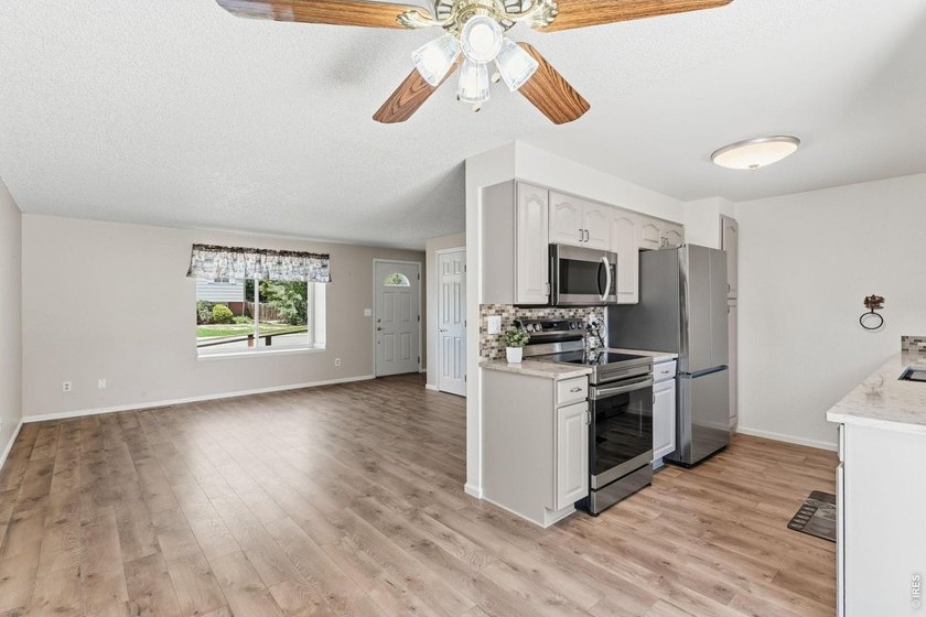 No HOA, No Metro! Pride of ownership shines in this - photo 10