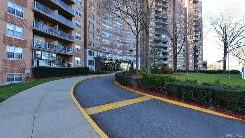 61-20 Grand Central Parkway C1102 - photo 2