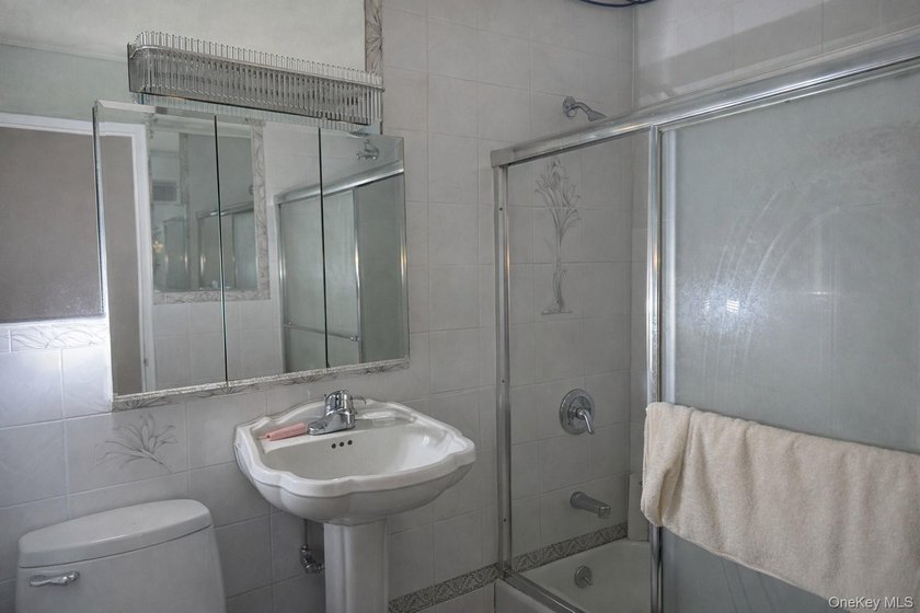 61-20 Grand Central Parkway C1102 - photo 8