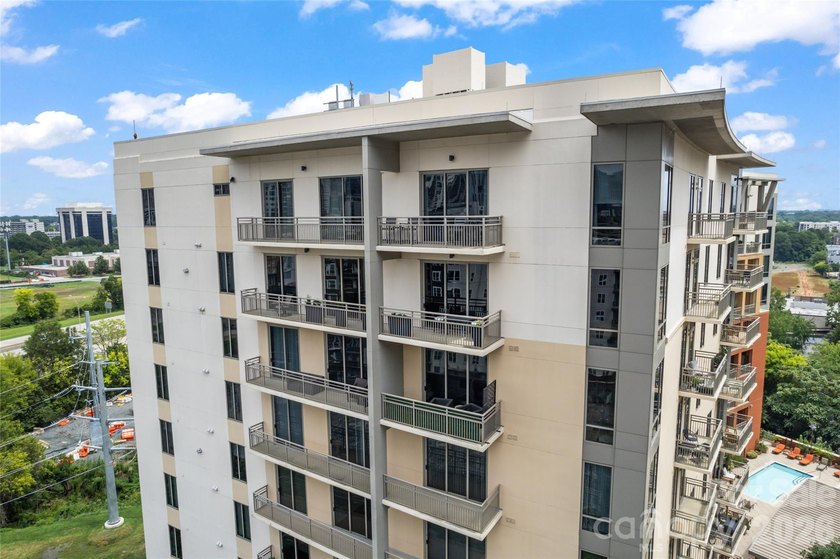 Walking distance to uptown from this Royal Court 10th floor unit - photo 2