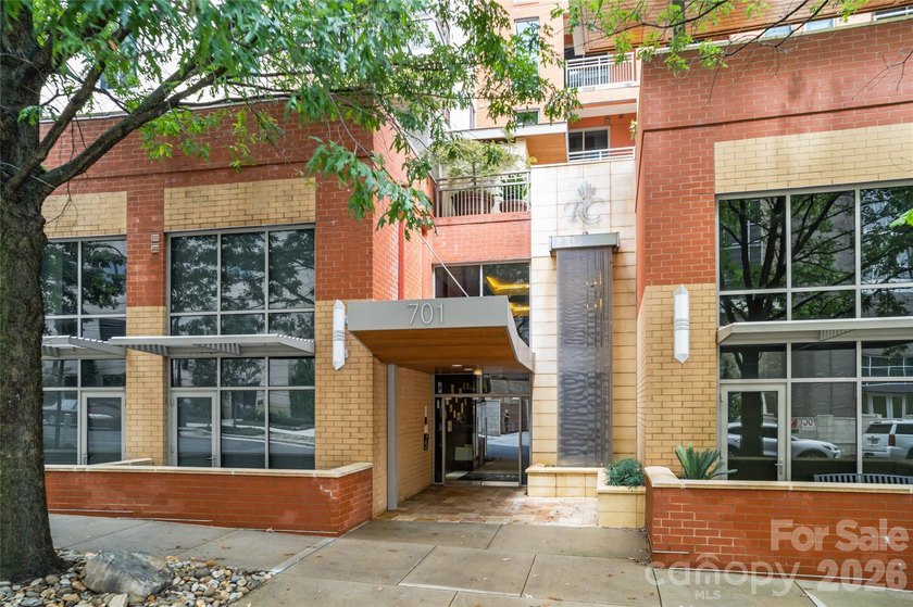 Walking distance to uptown from this Royal Court 10th floor unit - photo 4