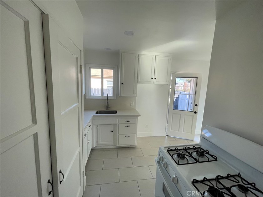 Price Reduced! All Offers Welcome --- Welcome to 2221 Granada - photo 5