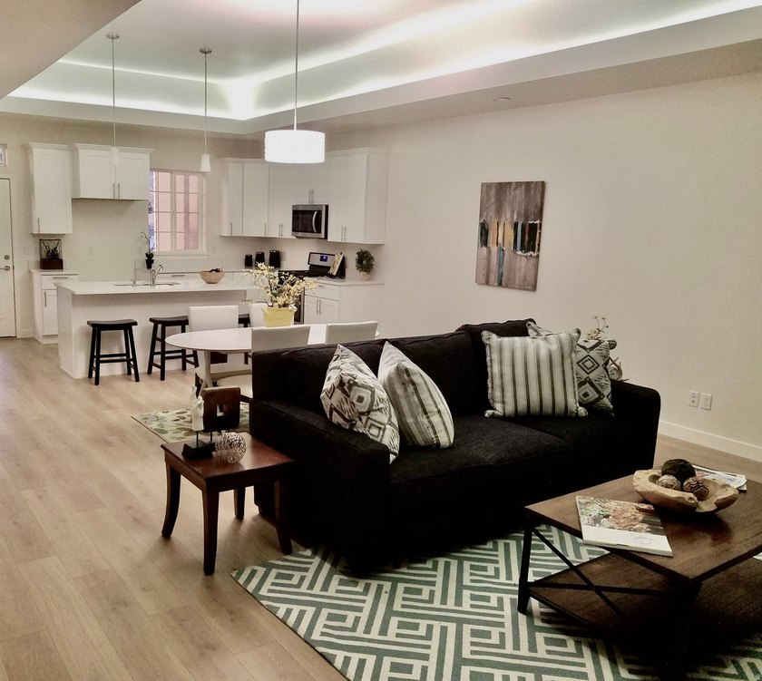 Beautiful, Cozy Rambler with Privacy AND One level living with - photo 4
