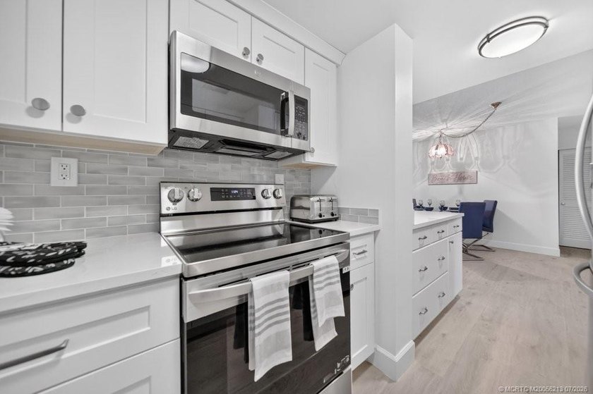 Welcome to your dream waterfront retreat! This beautifully - photo 11