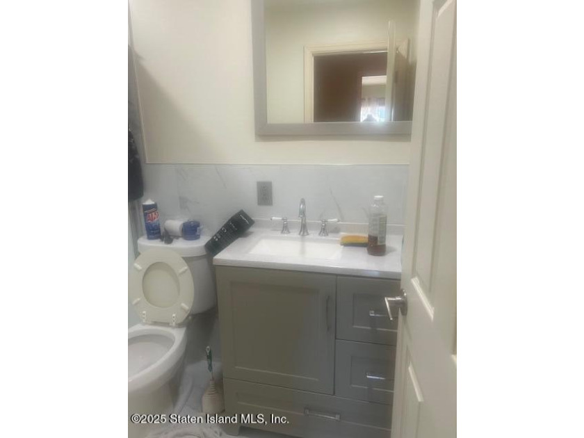ALL HARDWOOD FLOORS TWO BEDROOMS, MASTER WITH SLIDING DOORS TO - photo 11