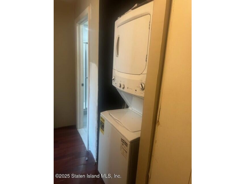 ALL HARDWOOD FLOORS TWO BEDROOMS, MASTER WITH SLIDING DOORS TO - photo 12