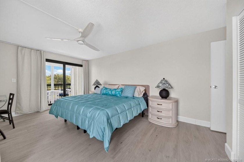 Welcome to your dream waterfront retreat! This beautifully - photo 20